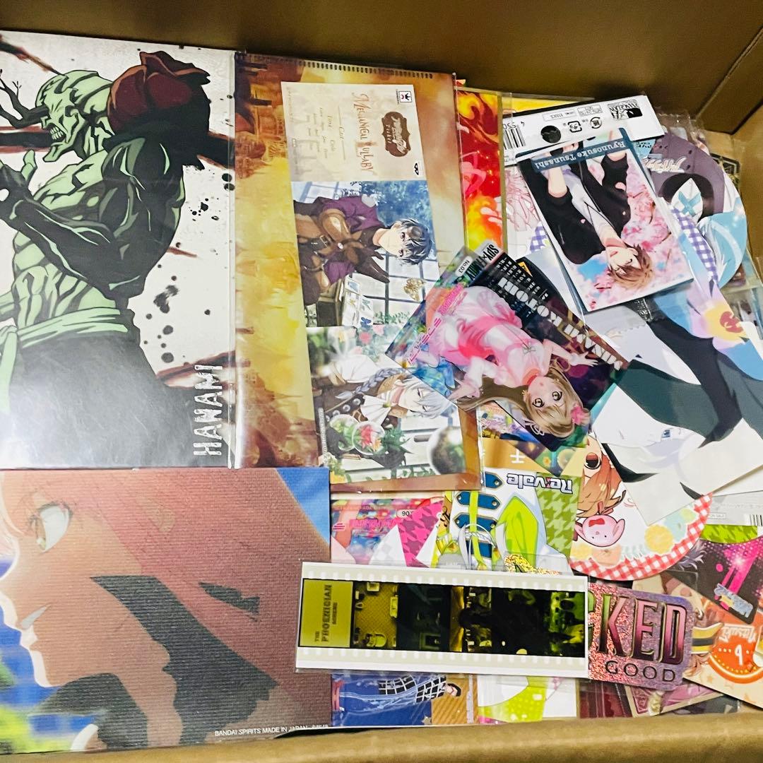 ノンジャンルアニメ紙物雑貨約580個まとめ売り　大量セット