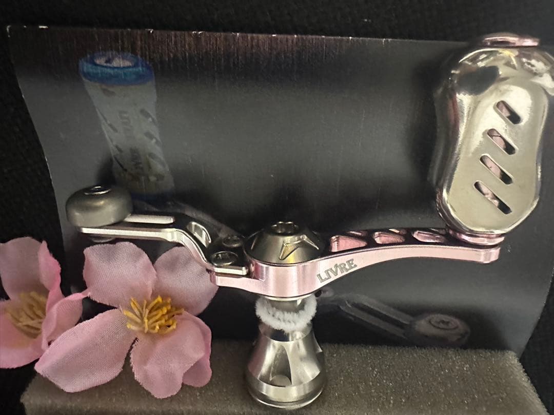 LIVRE スピニングシングルハンドル 37mm サクラリミテッド値下げ