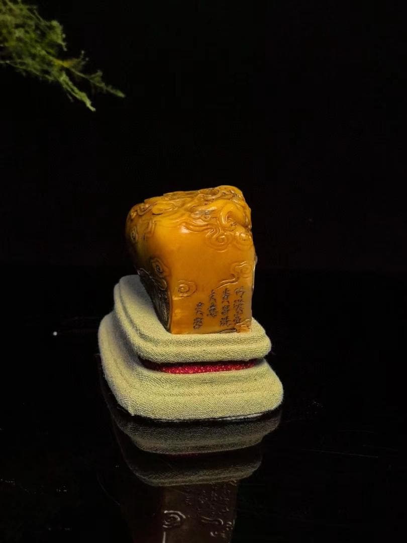 中国古美術・旧蔵寿山石瑞獣献宝の印鑑・手彫り・田黄石・風水・書道具・文房具・置物