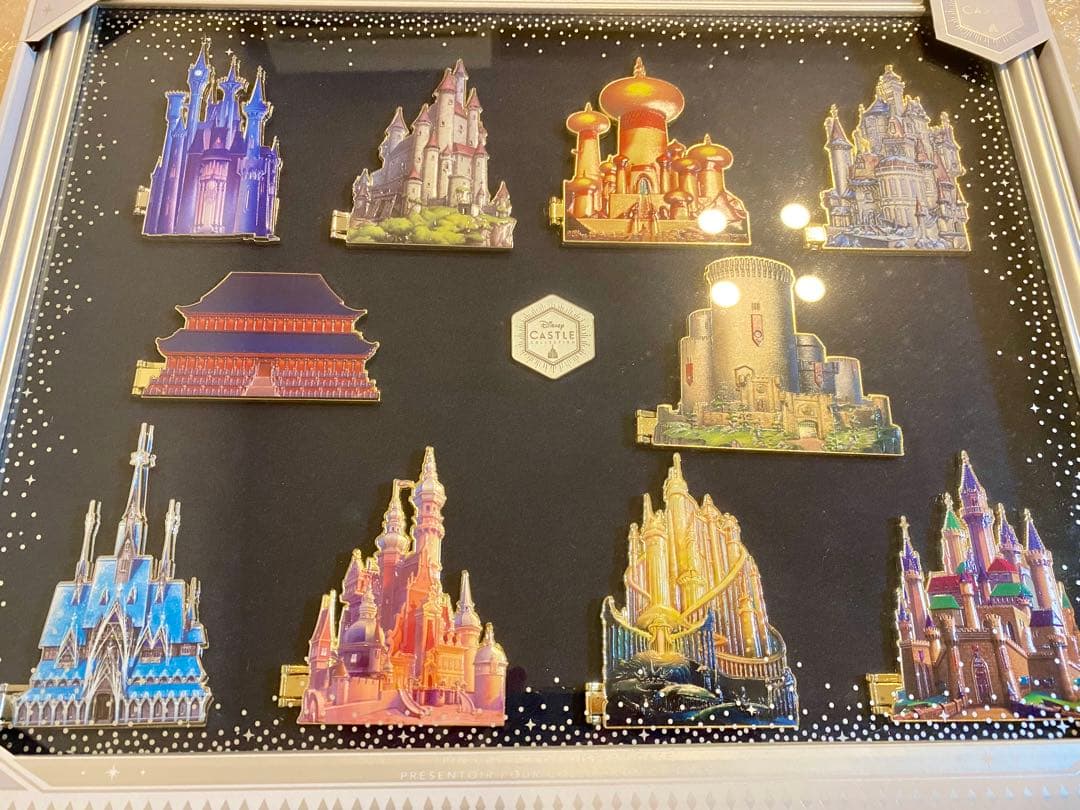 ディズニー　キャッスルコレクション　ピンバッジ　10種コンプリート　フレーム付