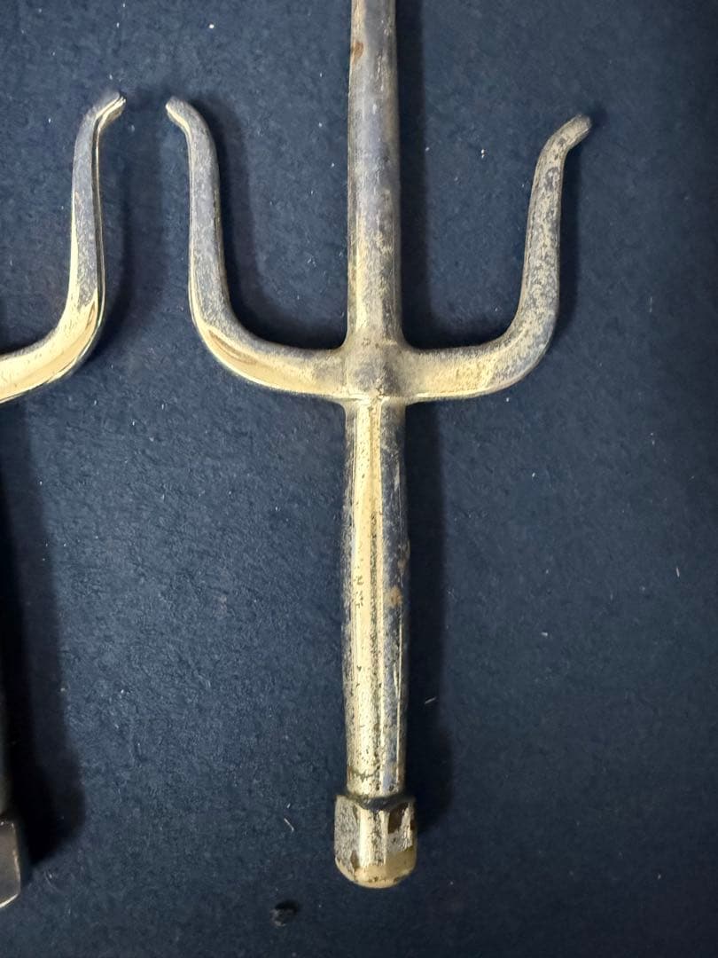 十手 鉄製 両面鉤 釵 サイ 全長46cm 一対 時代 古玩 旧家 蔵出 骨董品
