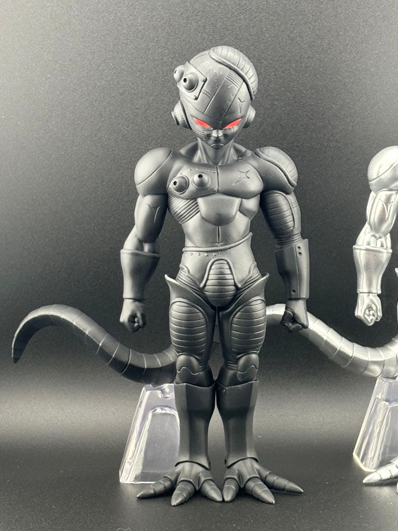 ✨ 一番くじドラゴンボール E賞メカフリーザ　リペイント　白黒2体セット箱あり✨