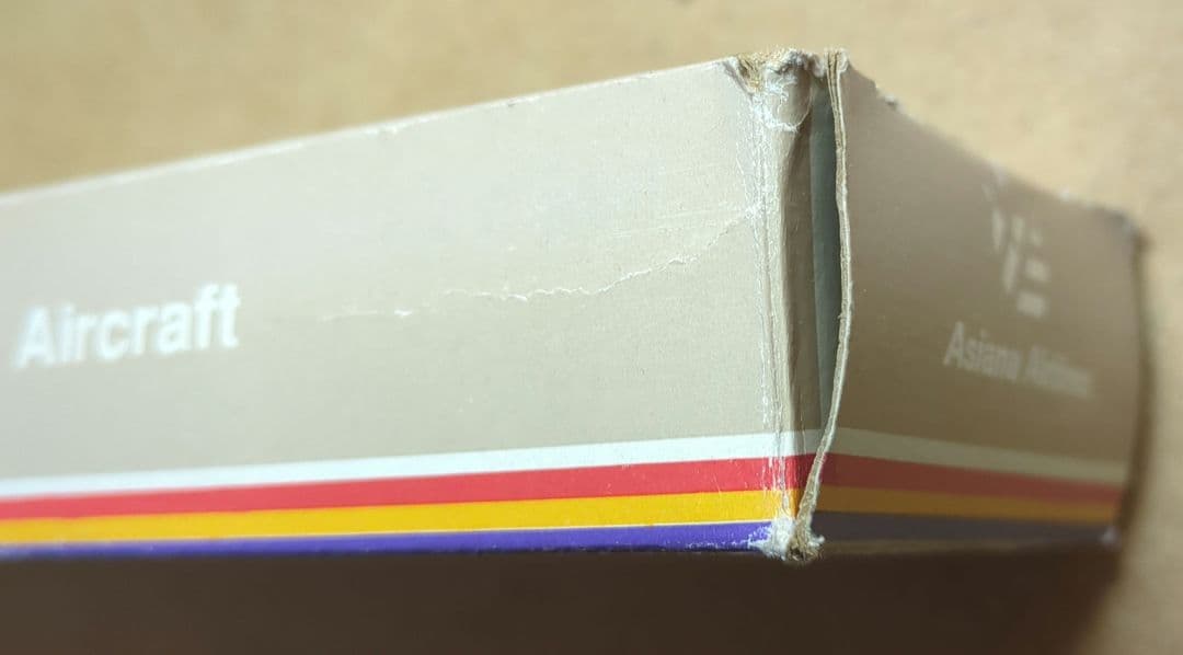 アシアナ航空 B767-300 Aircraft 1/200と腕時計