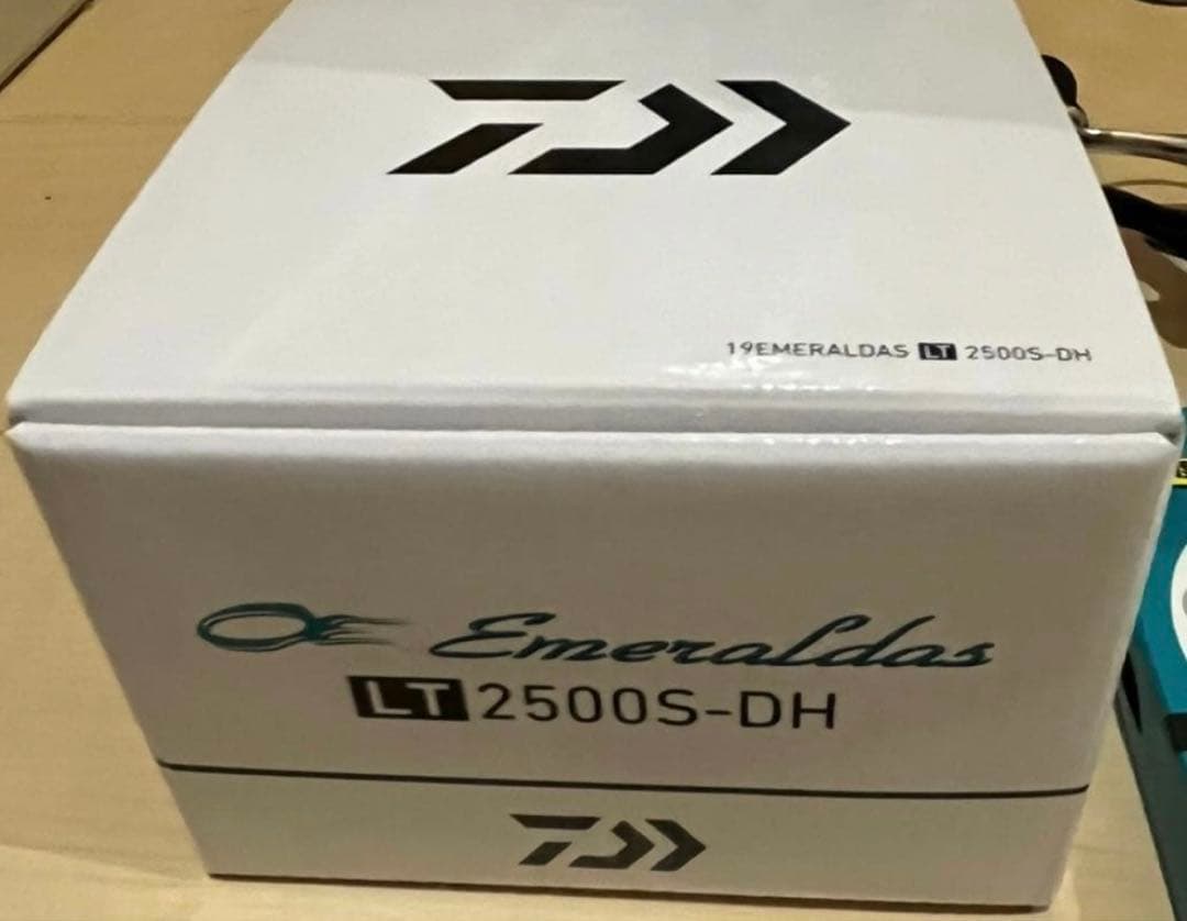 【新品未使用】DAIWA エギング 19エメラルダス　LT 2500S-DH
