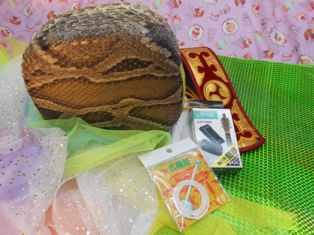 P14現品販売(送料無料)17.980円　蛇皮チーガ胴巻き調弦チューナー、三種弦