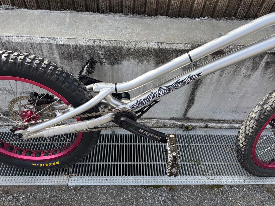 BIONIC　トライアル　２０インチ　　前後　油圧ブレーキ　中古　引き取りのみ