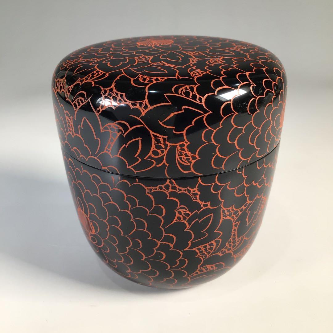 Ｍ７２４　棗　『藤原清助(静雨)作』『沈朱牡丹彫』『中棗』　共箱　茶道具