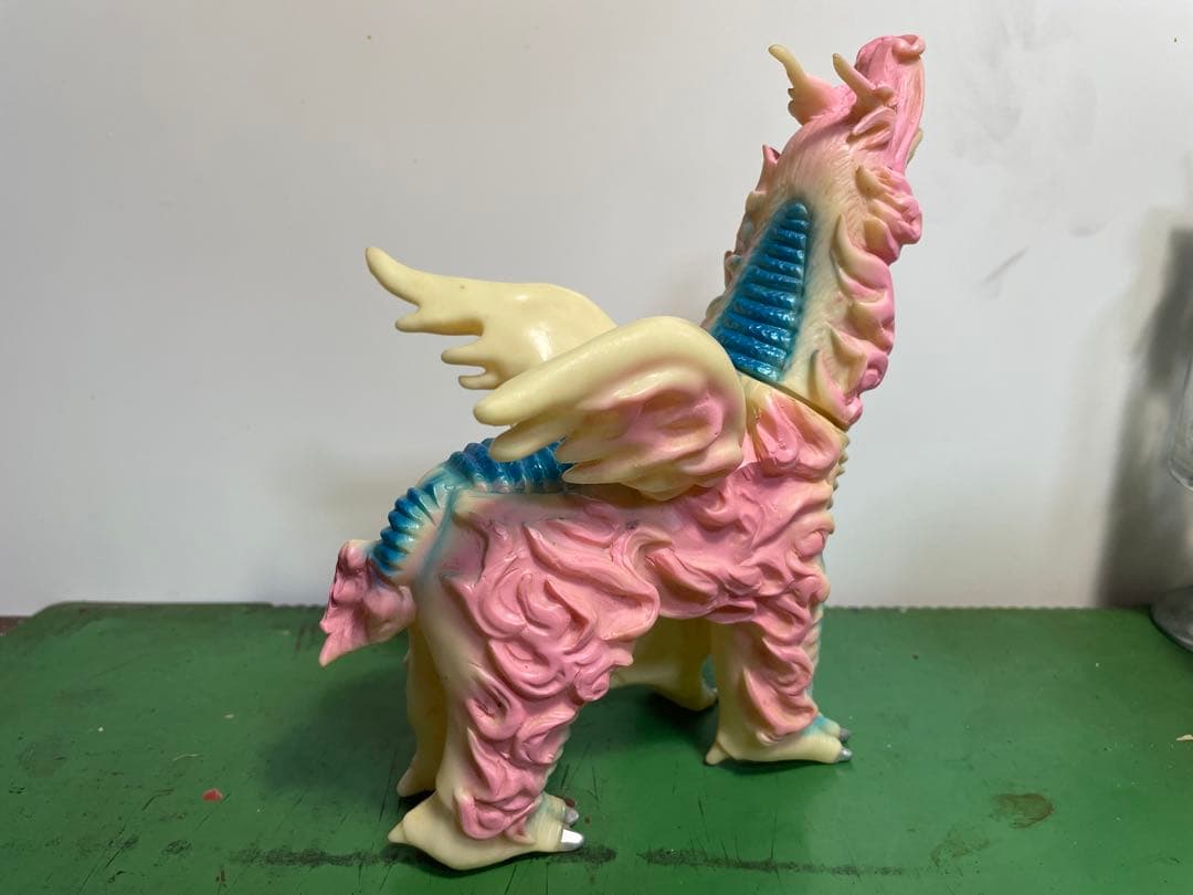 ウルトラマン 怪獣ソフビ　蓄光ドドンゴ　バンダイ