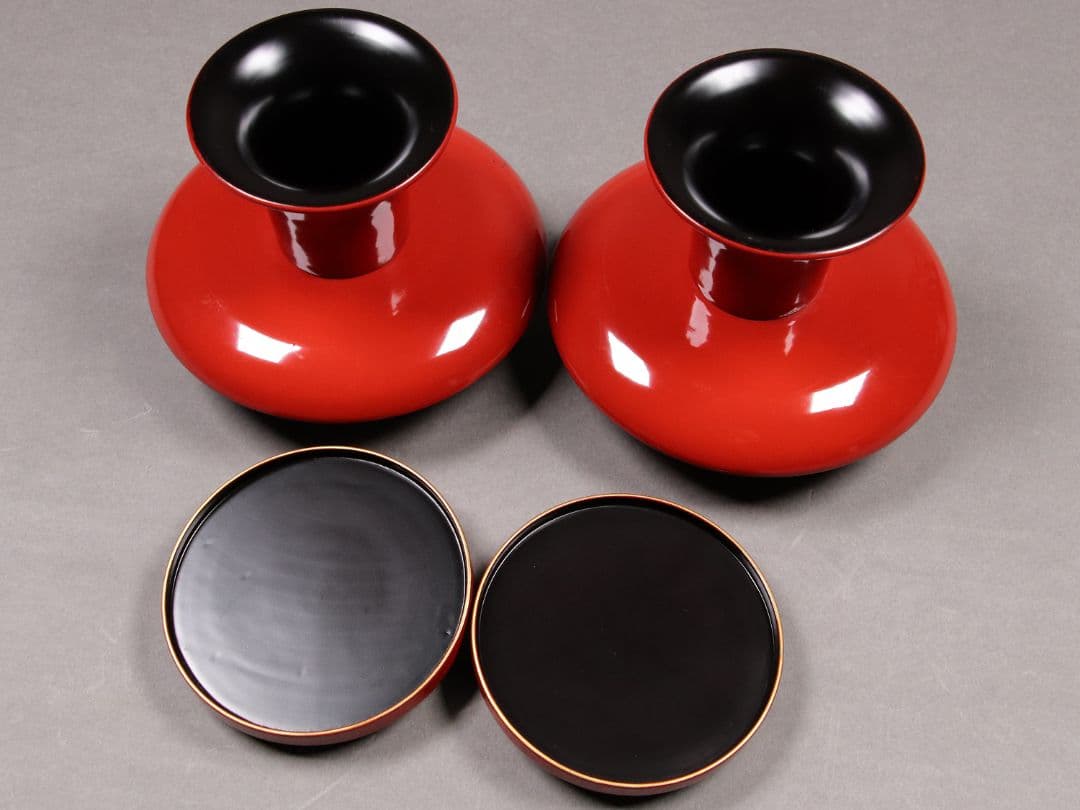 M673/ 時代木製漆器 花唐草金蒔絵朱塗茶台一対 伊万里色絵茶器 龍鳳凰 木箱