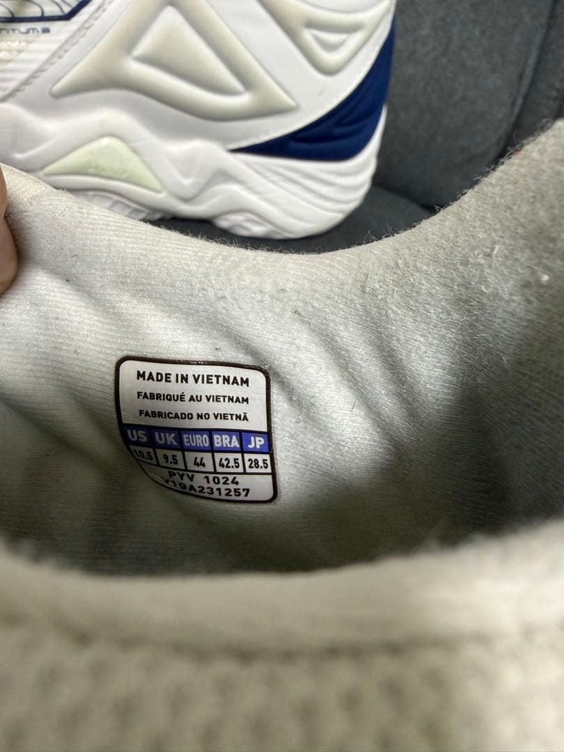 Mizuno バレーボールシューズ ウエーブモーメンタム3 28.5cm