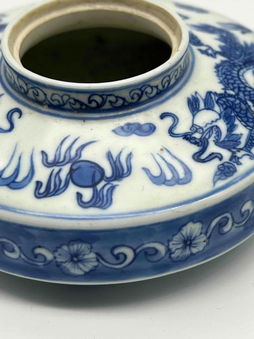 清康熙時代 【大清康熙年製】在銘 染付 青花花卉瑞獸文水注　蓋付き(E-43)
