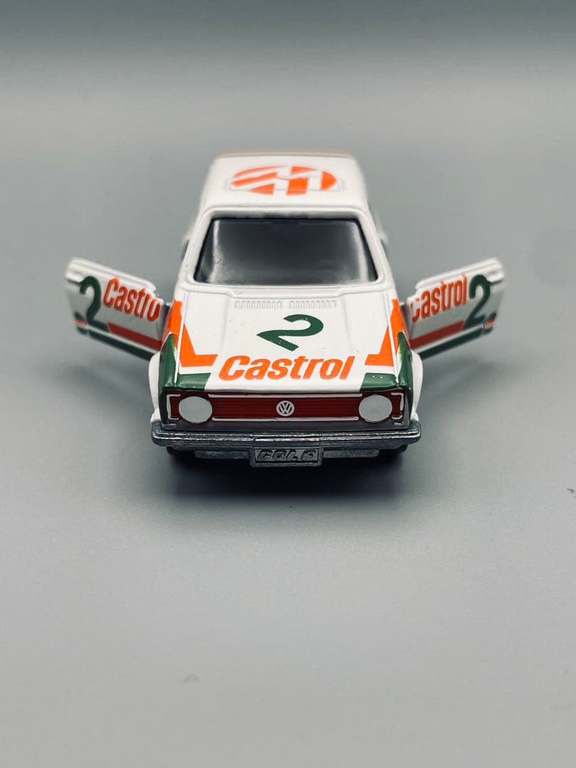トミカ F15 Volkswagen GOLF GLE Castrol