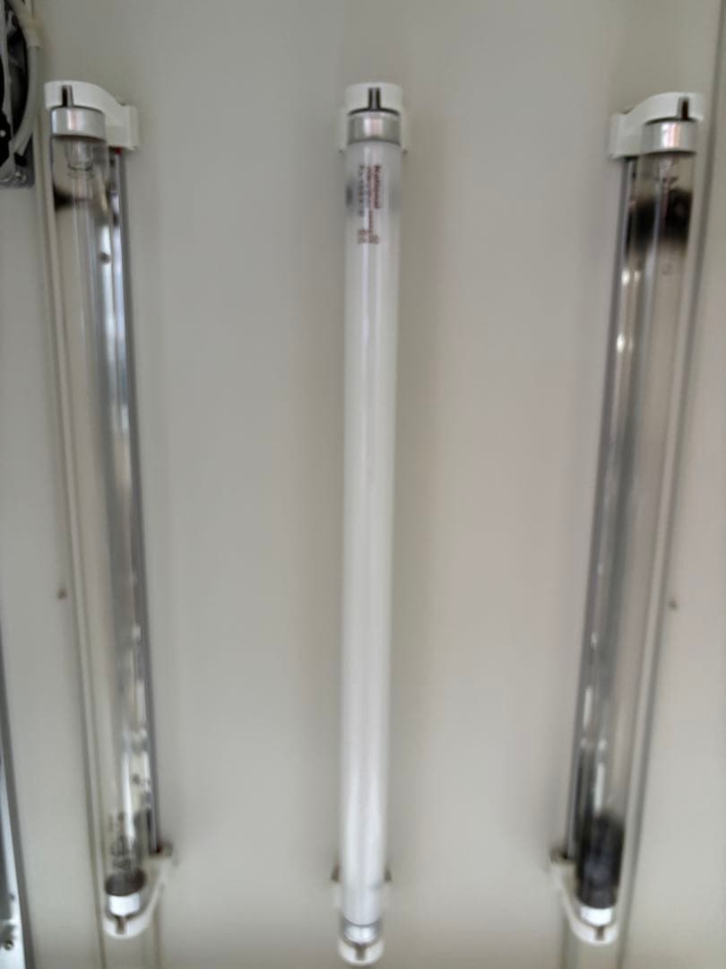 スリッパ殺菌庫保管庫 UVクリーン ガラス扉付き10足保管 (全面ホワイト塗装)