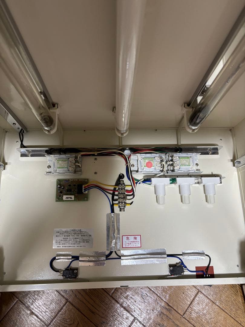 スリッパ殺菌庫保管庫 UVクリーン ガラス扉付き10足保管 (全面ホワイト塗装)