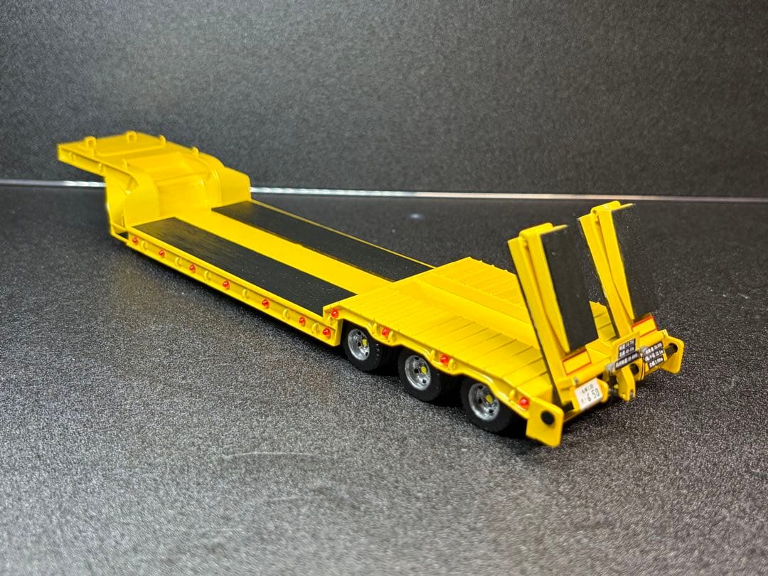 ブルーリボン　1/50 3軸低床トレーラー自動あゆみ付 重機 建機