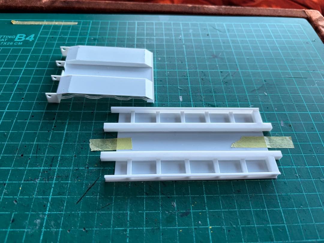 ブルーリボン　1/50 3軸低床トレーラー自動あゆみ付 重機 建機