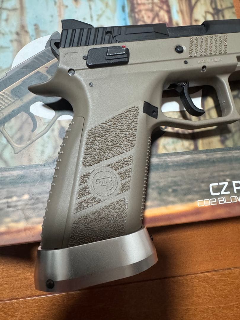 カーボネイト・CZ P-09 タンカラー マガジン2本付き