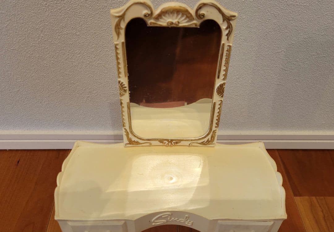 ドレッシング テーブルとスツール ヴィンテージ シンディ ペディグリー