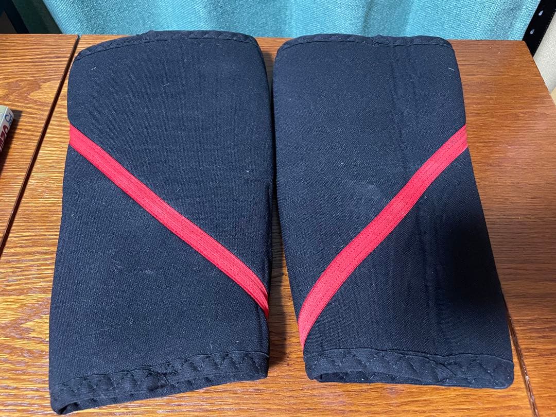 SBD ニースリーブ 黒/赤　Mサイズ