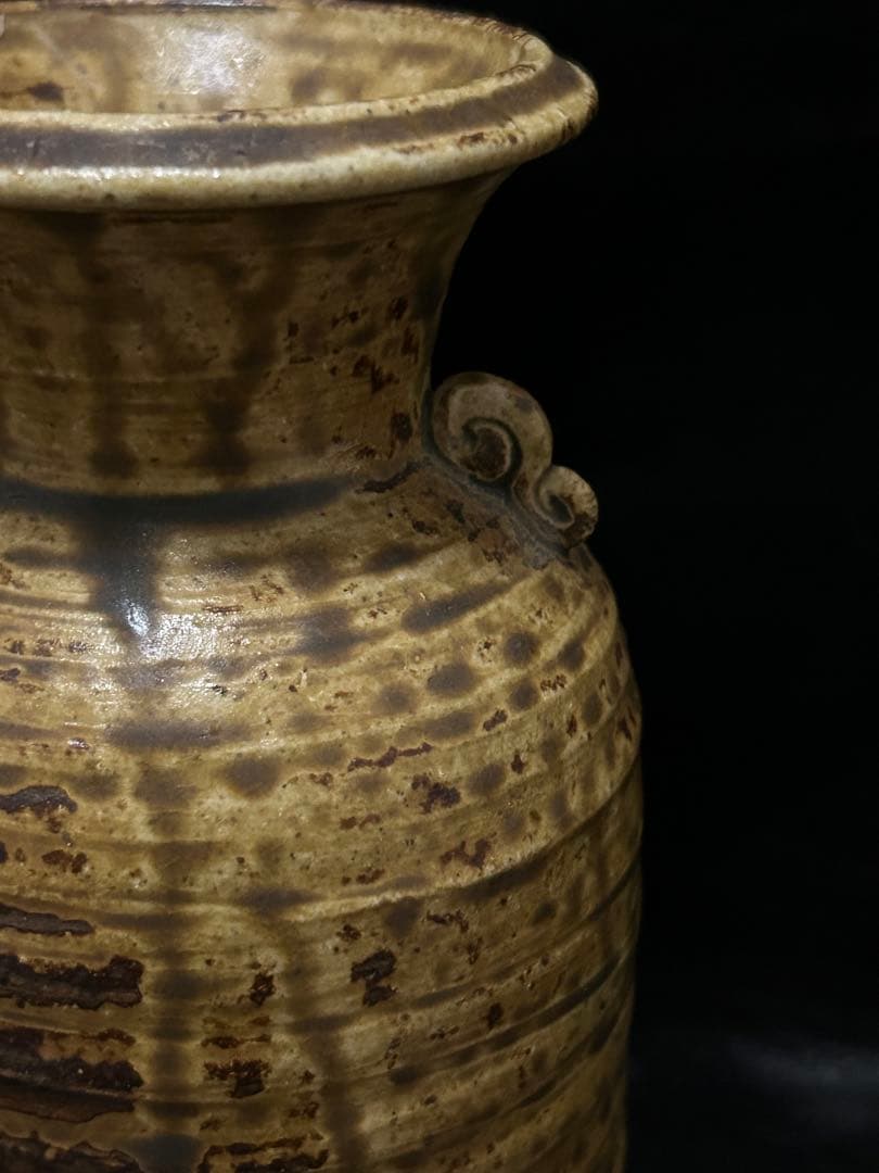 究極の美◾️蔵から見事な流れ落ちる釉薬の美しい完璧な造形の花瓶、壺が出て来ました。