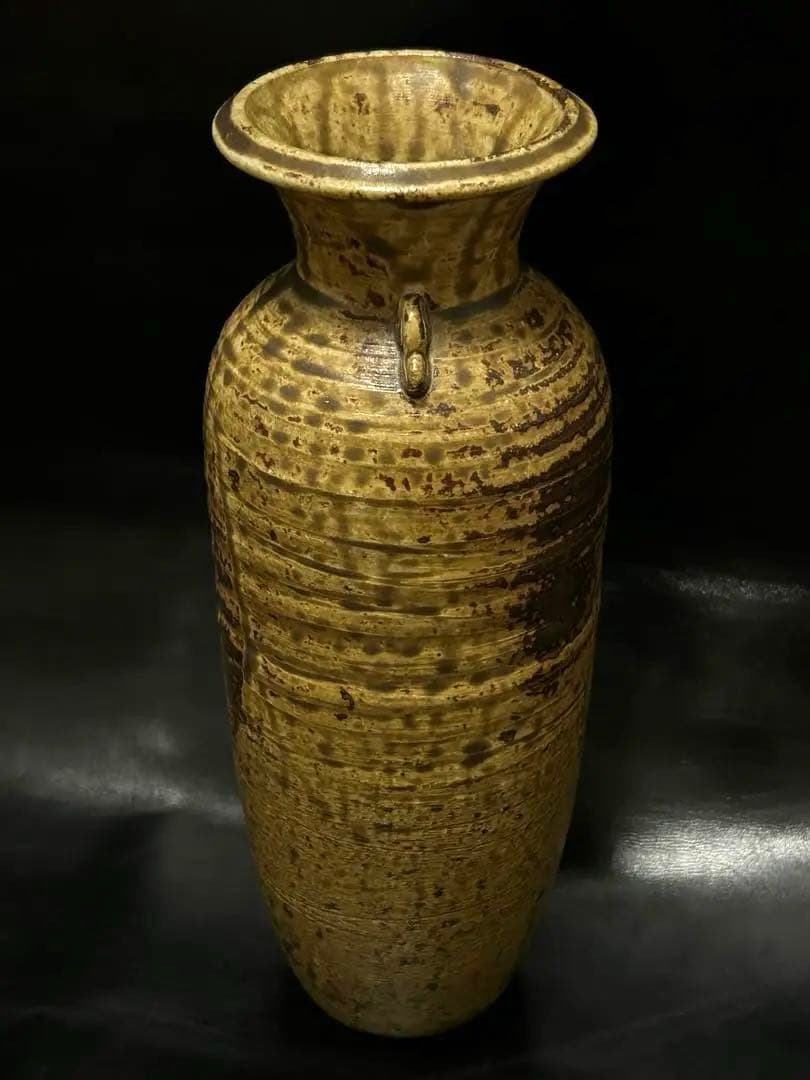 究極の美◾️蔵から見事な流れ落ちる釉薬の美しい完璧な造形の花瓶、壺が出て来ました。