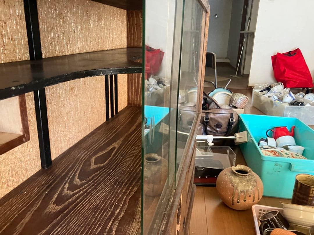 昭和レトロな木製ガラス扉キャビネット