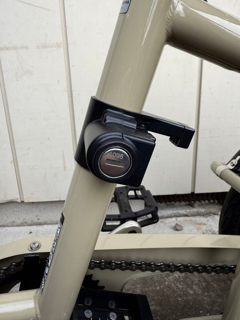 ベージュ 三輪車 前後バスケット付き