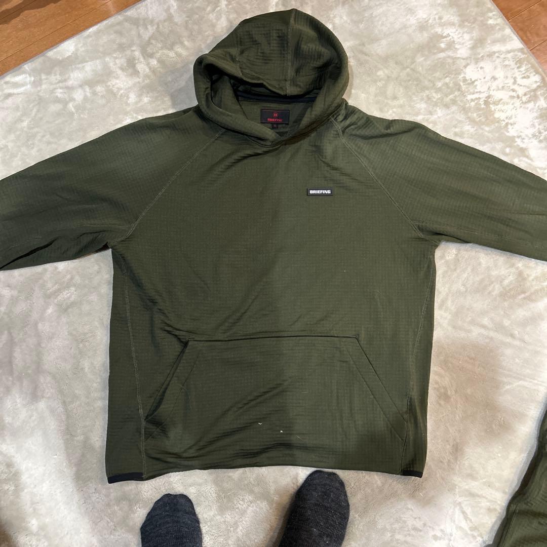 ブリーフィング オリーブ色フーディーとパンツセット