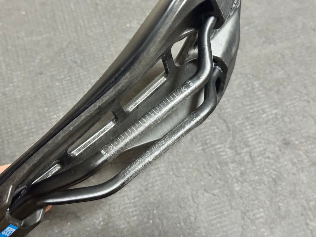 【美品】シマノプロ ステレス カーボンサドル 142mm