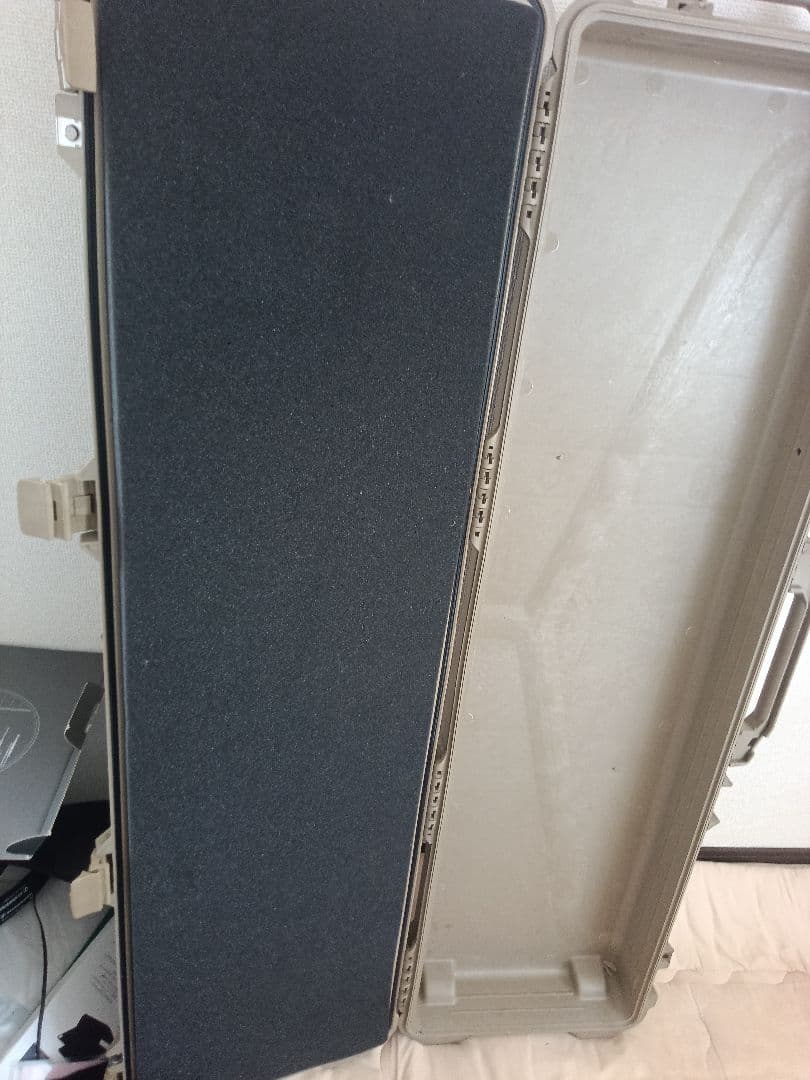 PELICAN 1750 ペリカンケース 蓋側フォーム付きデザートタン