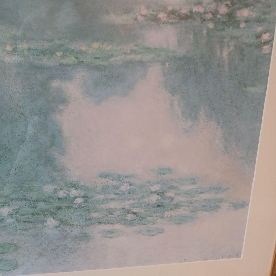 睡蓮 水彩画 大判 金色フレーム　クロード・モネの**『睡蓮』**シリーズ。