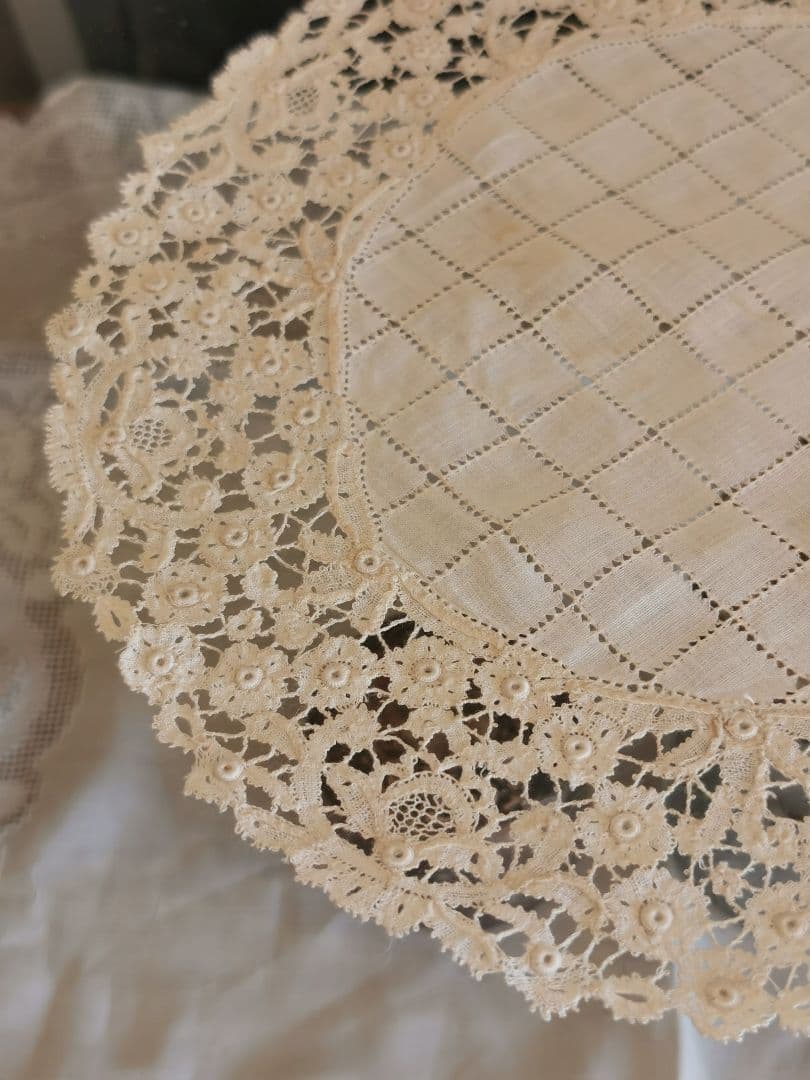 アンティークベルギーブルージュ ロザリン＆ドローンワークレースドイリーφ23㎝