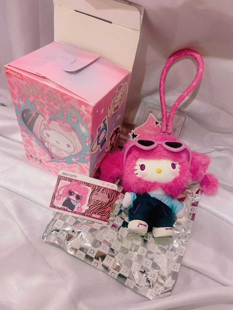 MINISOハローキティpopstarぬいぐるみシークレット