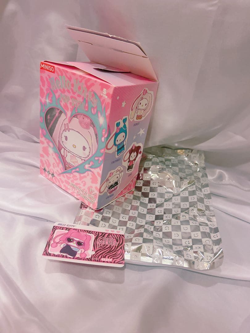 MINISOハローキティpopstarぬいぐるみシークレット