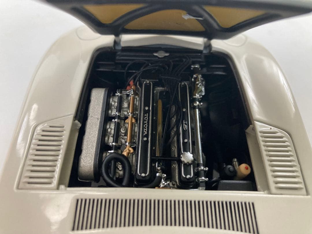 AUTOart 映画 「007は二度死ぬ」ボンドカー 1/18トヨタ2000GT