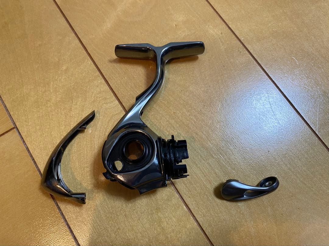 22イグジスト LT 2500S-XH ボディパーツ