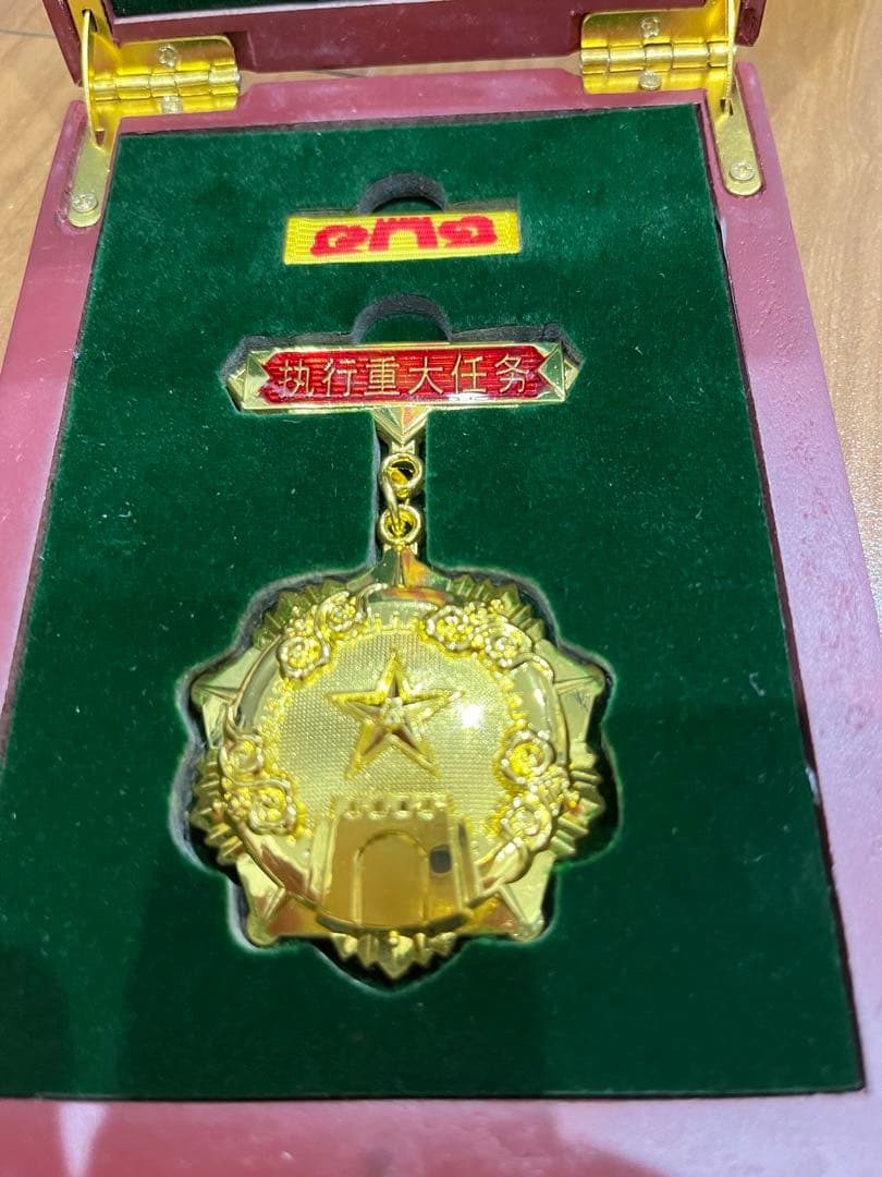 「ミリたま」超レア品！中国軍「重大任務実行記念章」(中古品)