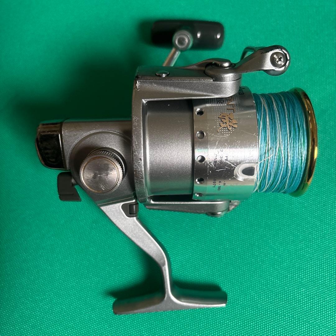 メイドインジャパンダイワスピニングリールトーナメント磯4000遠投箱、説明書一式