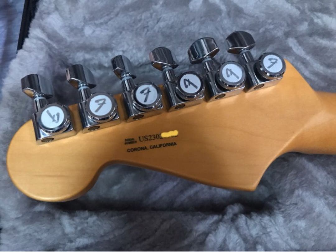 フェンダー American Ultra Stratocaster HSS