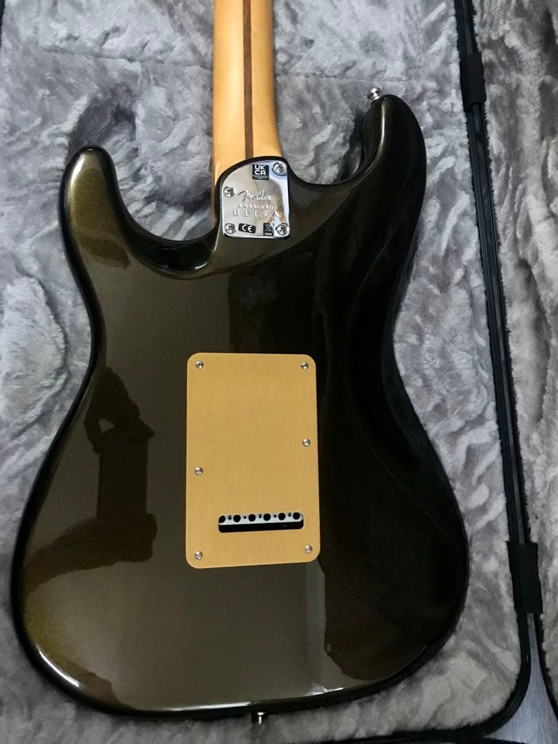 フェンダー American Ultra Stratocaster HSS