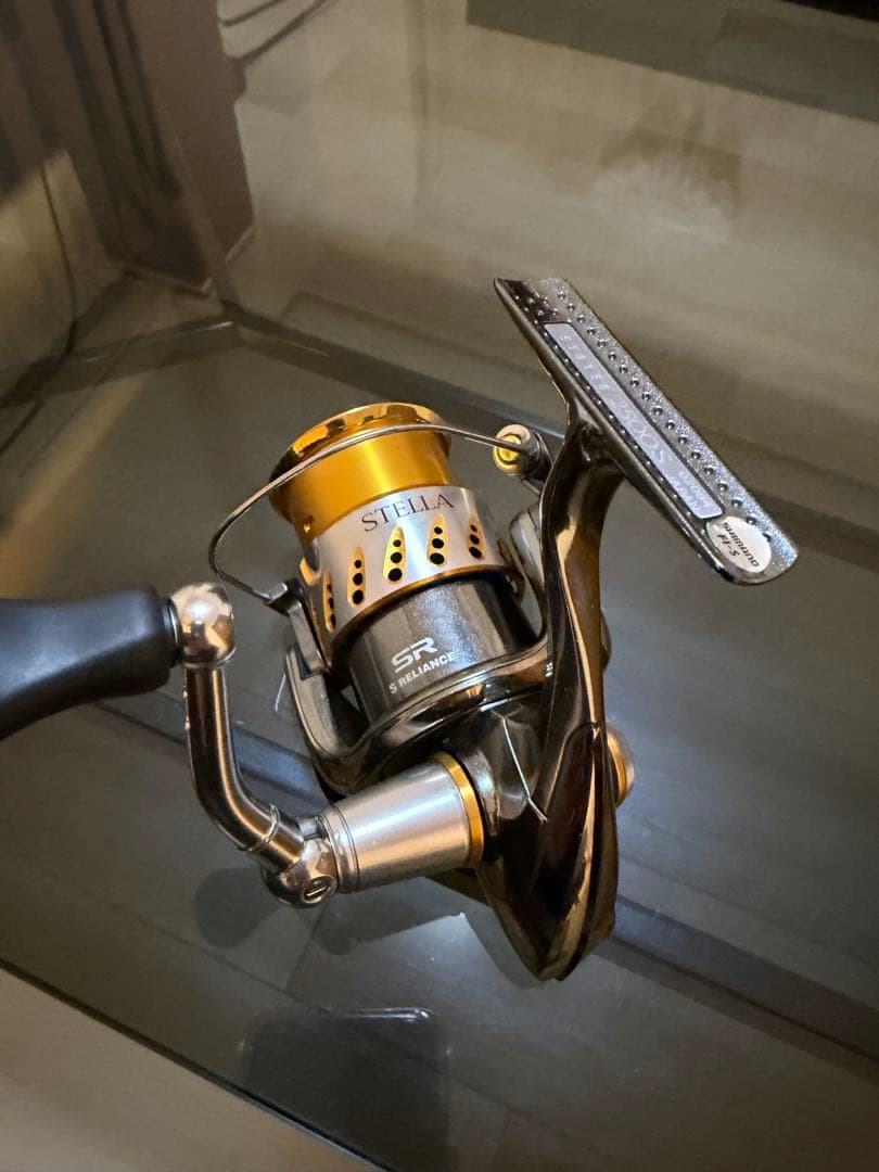 シマノ　ステラ　2500S スピニングリール ゴールド/シルバー