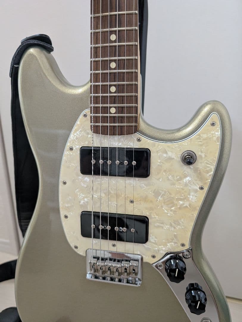 mustang fender mexico 変色したシルバーエレキギター