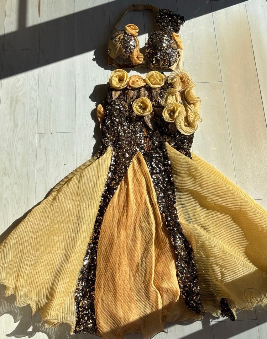 エジプト製　ベリーダンス衣装 フラワーモチーフ付き