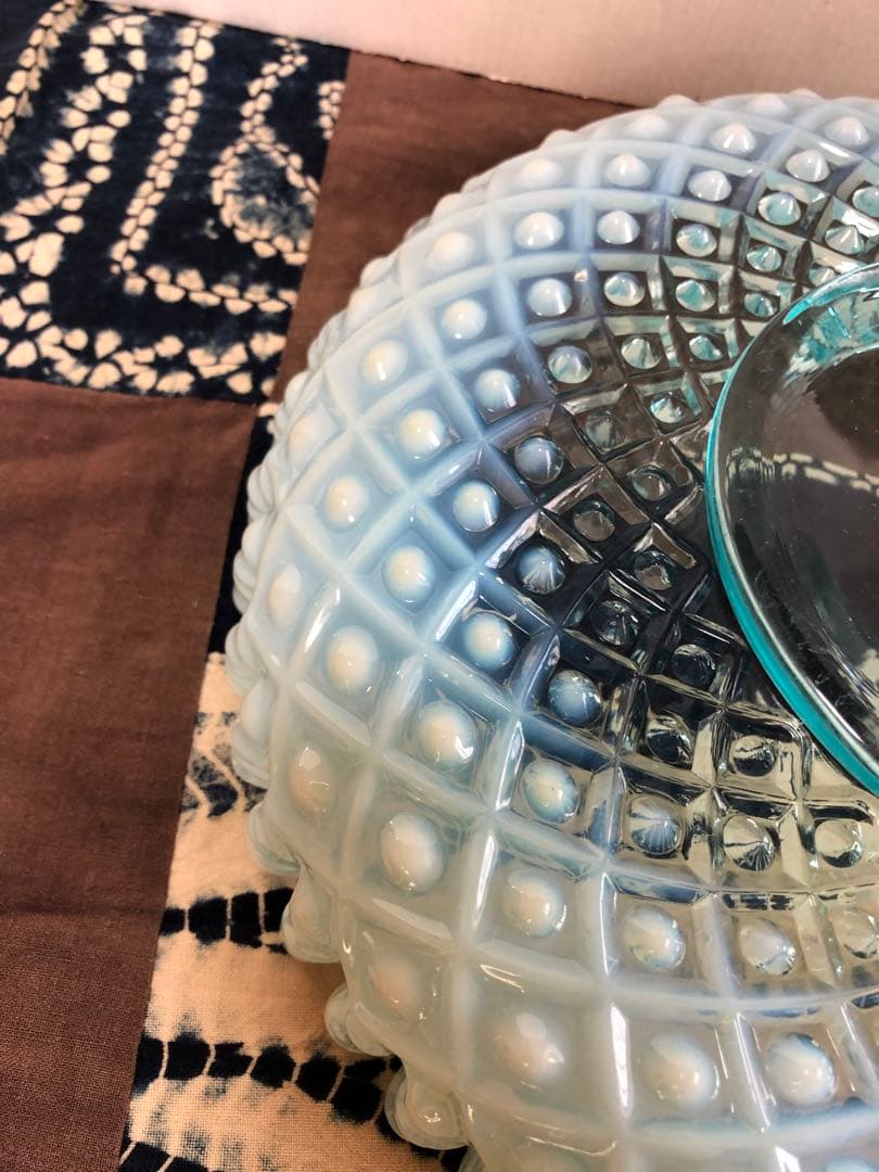 セール‼️断捨離逸品　 縁波形フリル ブルーオパールセントボウル