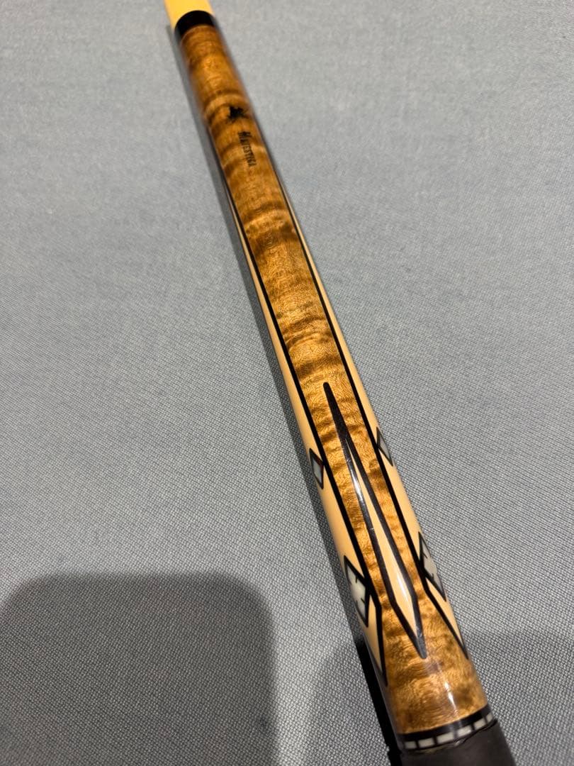 N　MAJESTICA キュー　MEZZ 三木