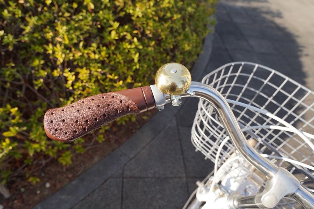 【手渡し限定】シティサイクル ホワイト 前カゴ・チャイルドシート付き