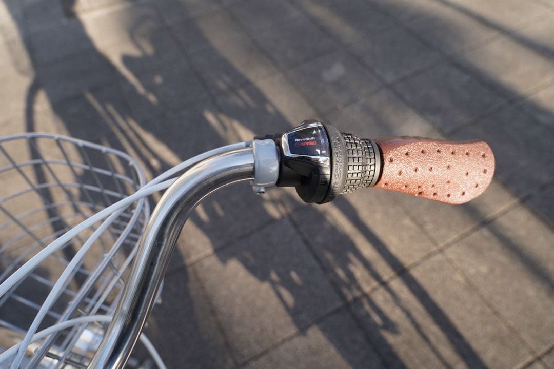 【手渡し限定】シティサイクル ホワイト 前カゴ・チャイルドシート付き