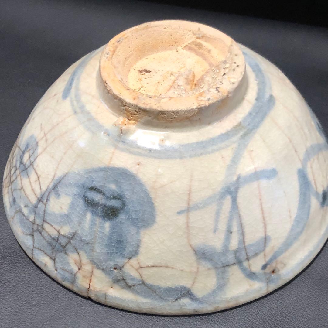 究極の古美術⬛︎蔵の奥から美しい藍色の手描きの抹茶茶碗がで出来ました。美しい茶道具