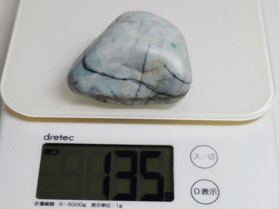 糸魚川148 翡翠 135g ヒスイ 原石 鑑賞石 自然石 誕生石 鉱物 鉱石