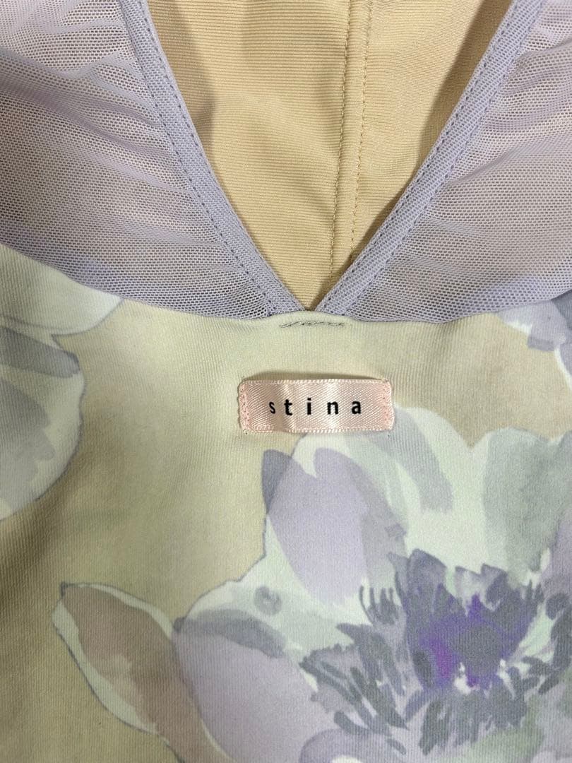 【新品未使用】stina 花柄 スリーブ付きレオタード